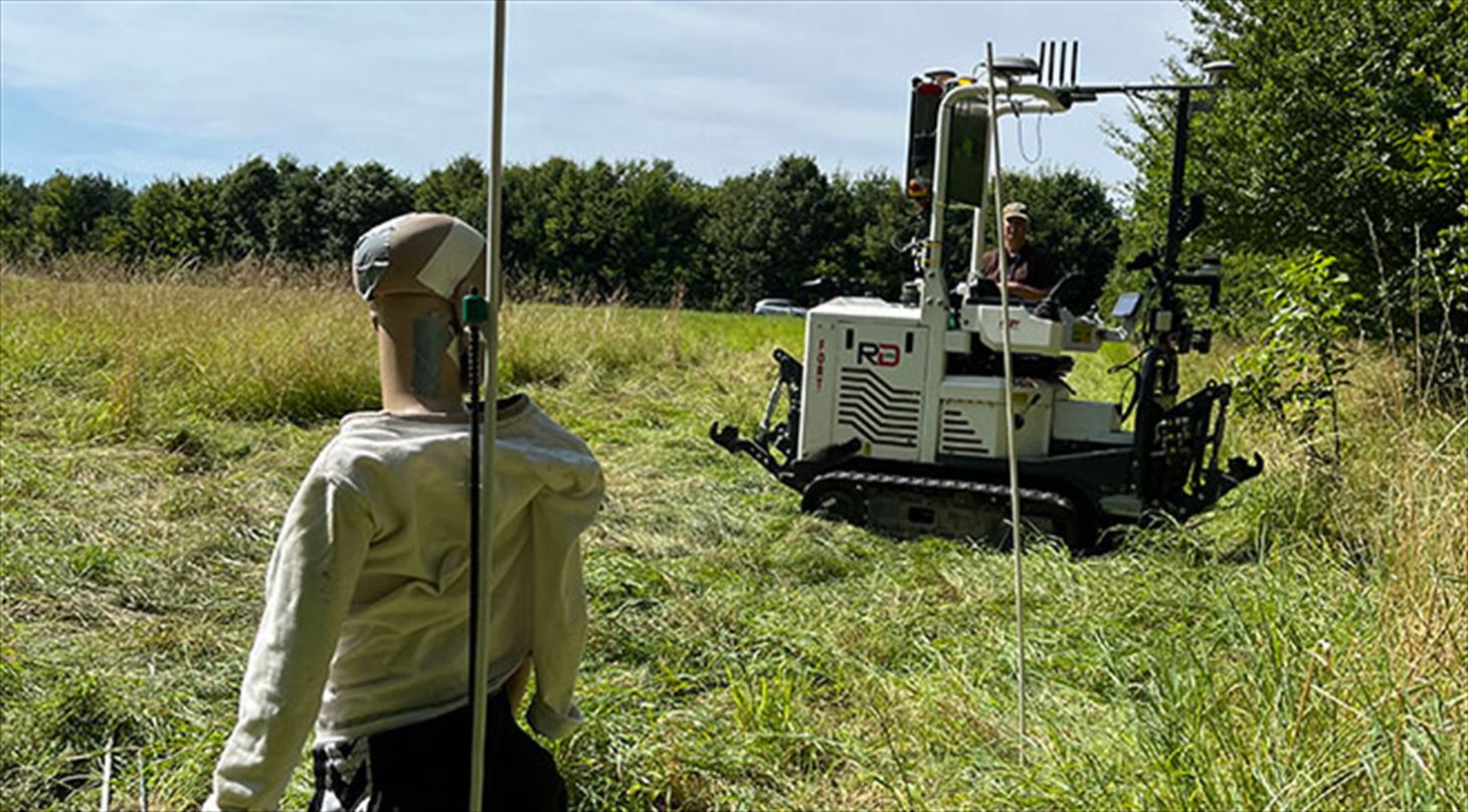 I EU-samarbejdet AgrifoodTEF tester vi AI- og robotteknologi. Mlet er at accelerere udviklingen af &#8203;&#8203;plidelig og sikker AI- og robotteknologi i Europa.